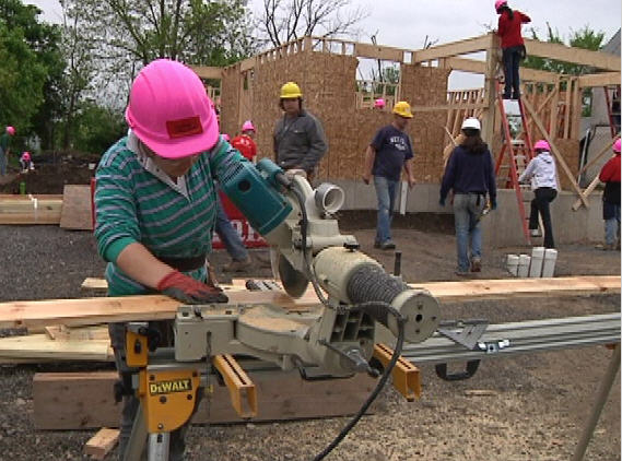 05/18/10: Habitat women build project gives new meaning to “homemaker”