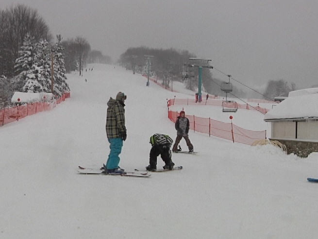 12/07/10: Holiday Valley opening kicks off WNY ski season