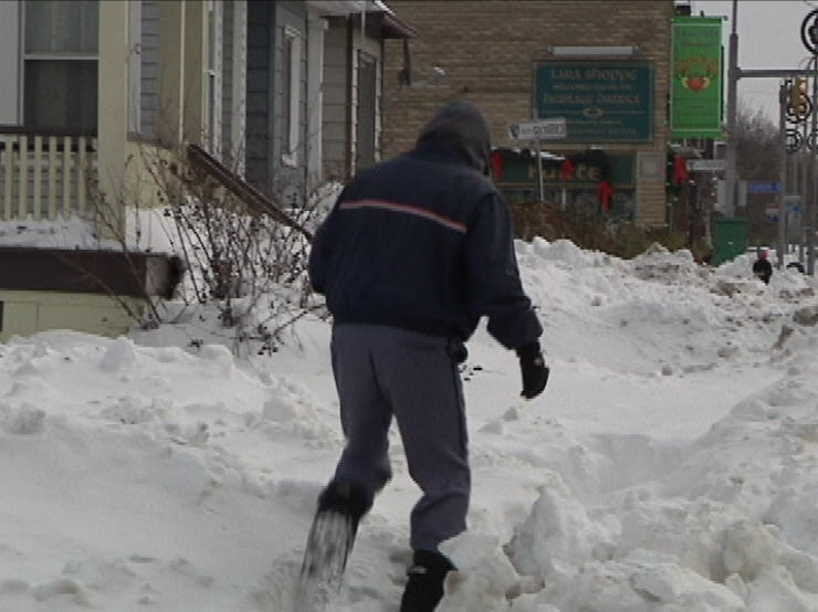 12/08/10: South Buffalo snow removal focuses on sidewalks