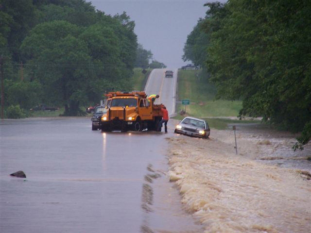 01/03/16: Southern Illinois and Missouri Wade through Winter Flood