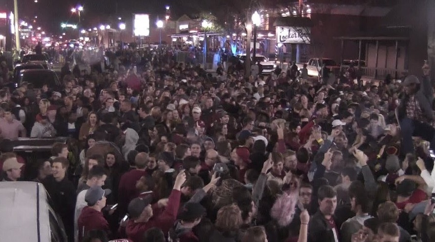 01/12/16 :  Alabama Fans Celebrate National Championship Title Win #16in16