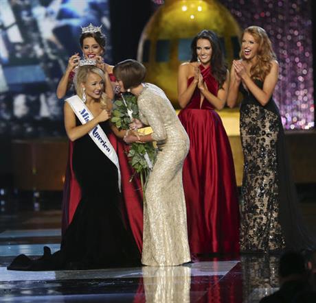 09/12/16 : Arkansas’ Savvy Shields crowned Miss America 2017